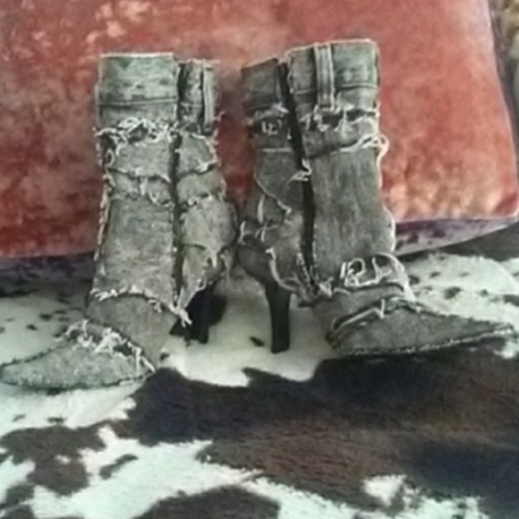 Distressed denim Levi boots - Picture 2 of 3